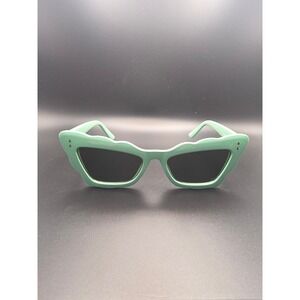 Retro style Scalloped Cat Eye Sunglasses Womens Mint Green Excellent
